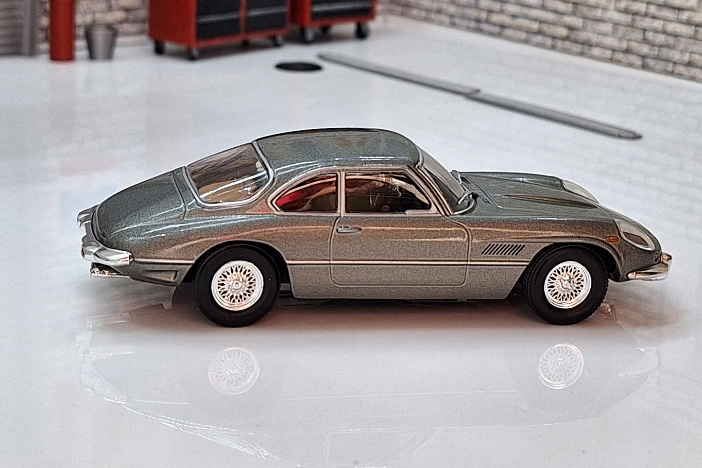 Ferrari 400 Superamerica 1962 - Silver 1:43 Scale Model Cased