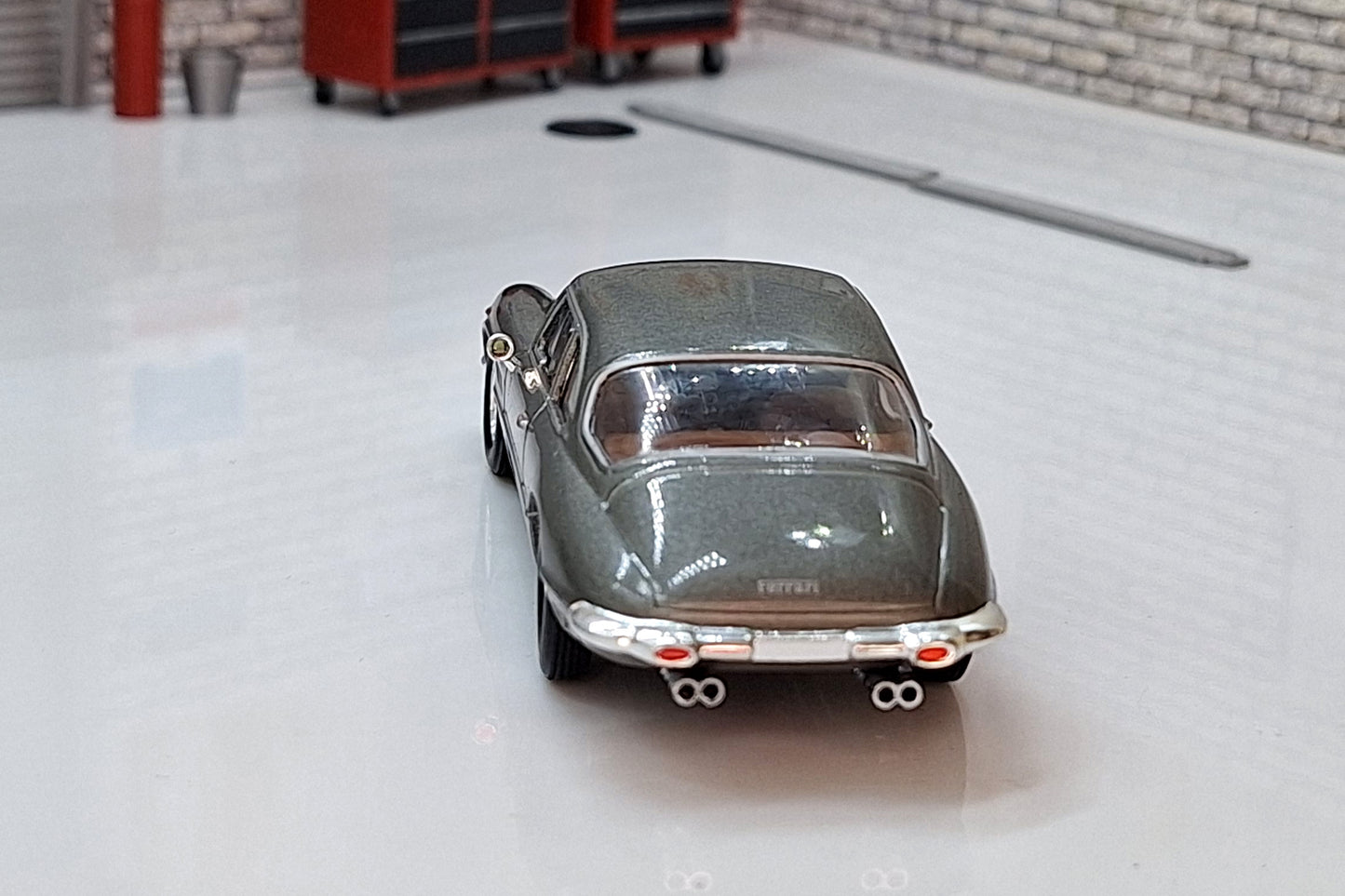 Ferrari 400 Superamerica 1962 - Silver 1:43 Scale Model Cased