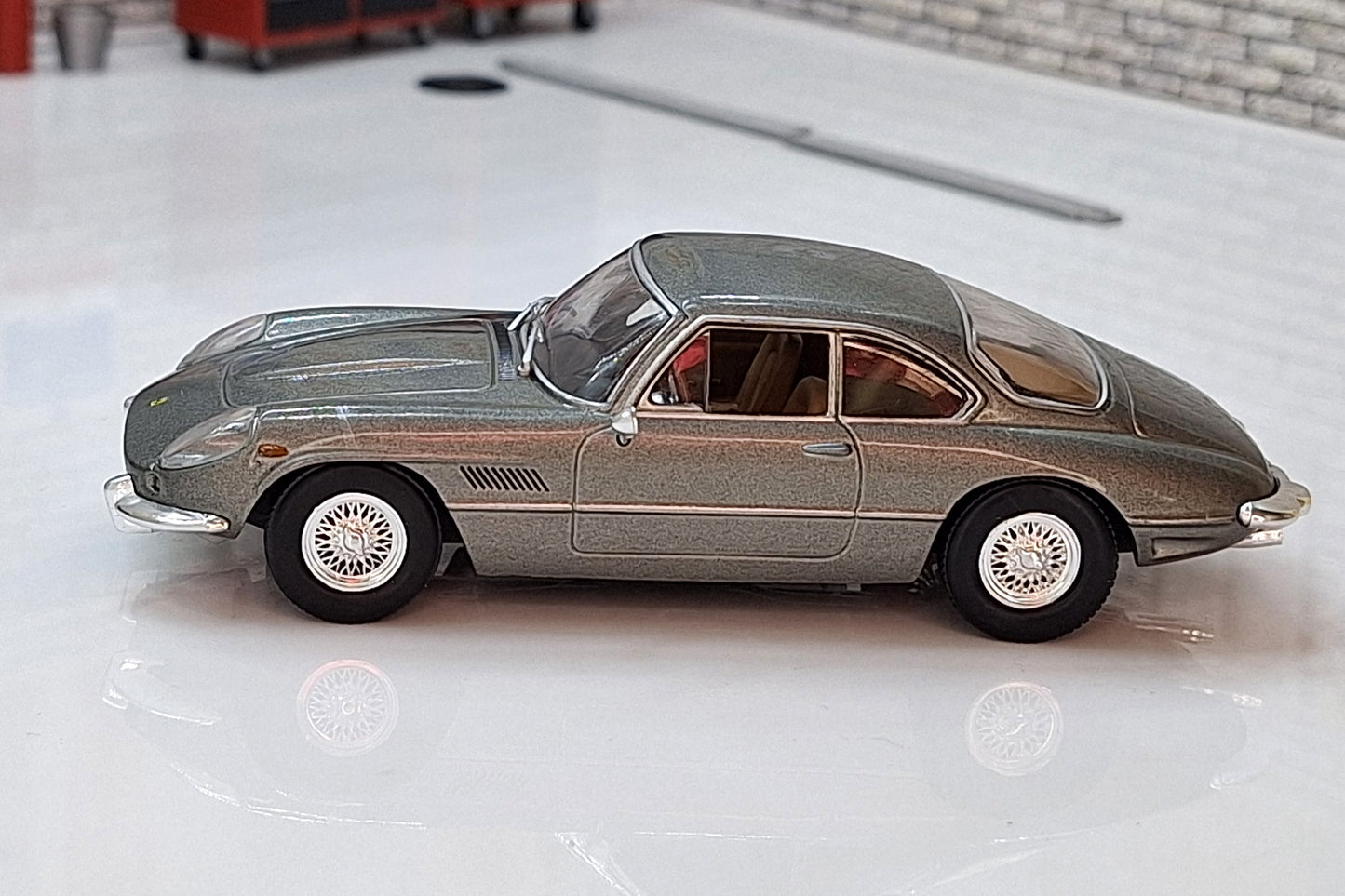 Ferrari 400 Superamerica 1962 - Silver 1:43 Scale Model Cased