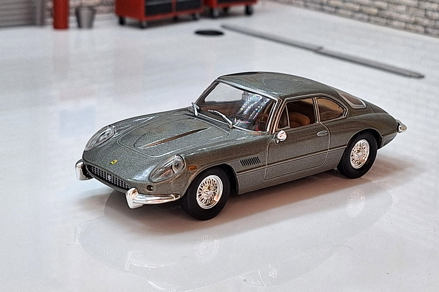 Ferrari 400 Superamerica 1962 - Silver 1:43 Scale Model Cased