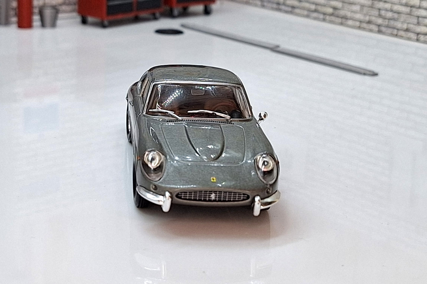 Ferrari 400 Superamerica 1962 - Silver 1:43 Scale Model Cased