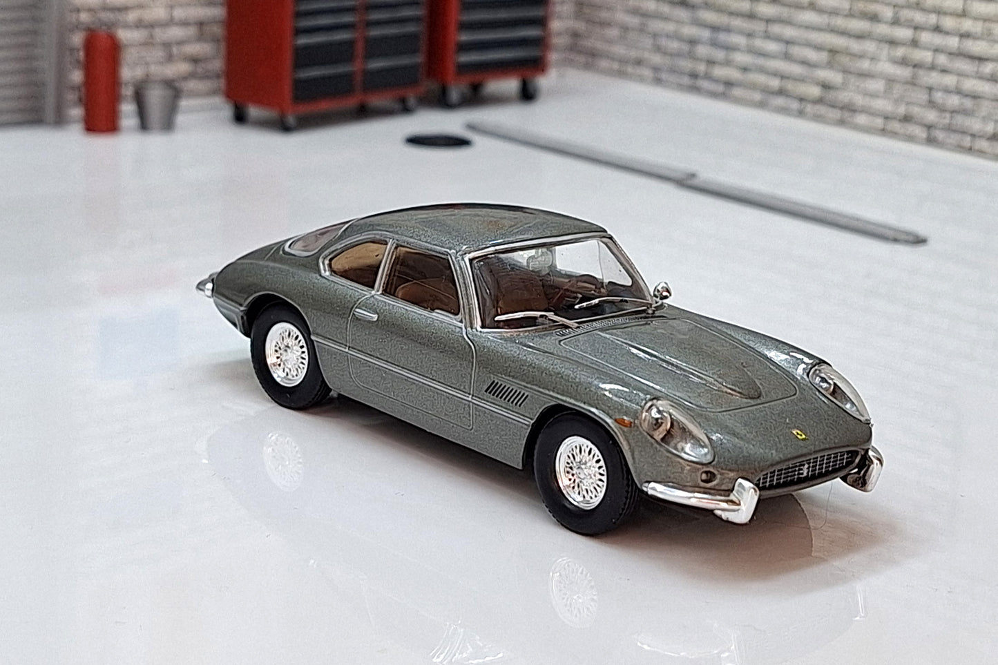Ferrari 400 Superamerica 1962 - Silver 1:43 Scale Model Cased