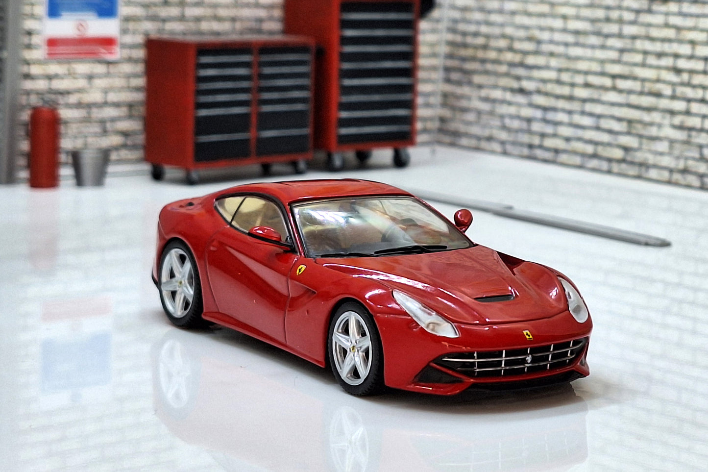 Ferrari F12 Berlinetta 2012 - Red 1:43 Scale Model Cased