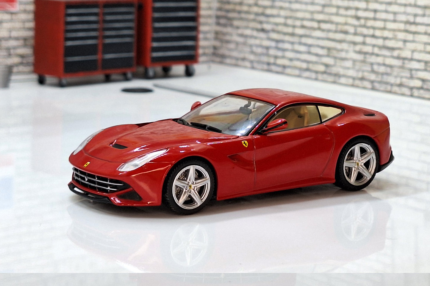 Ferrari F12 Berlinetta 2012 - Red 1:43 Scale Model Cased
