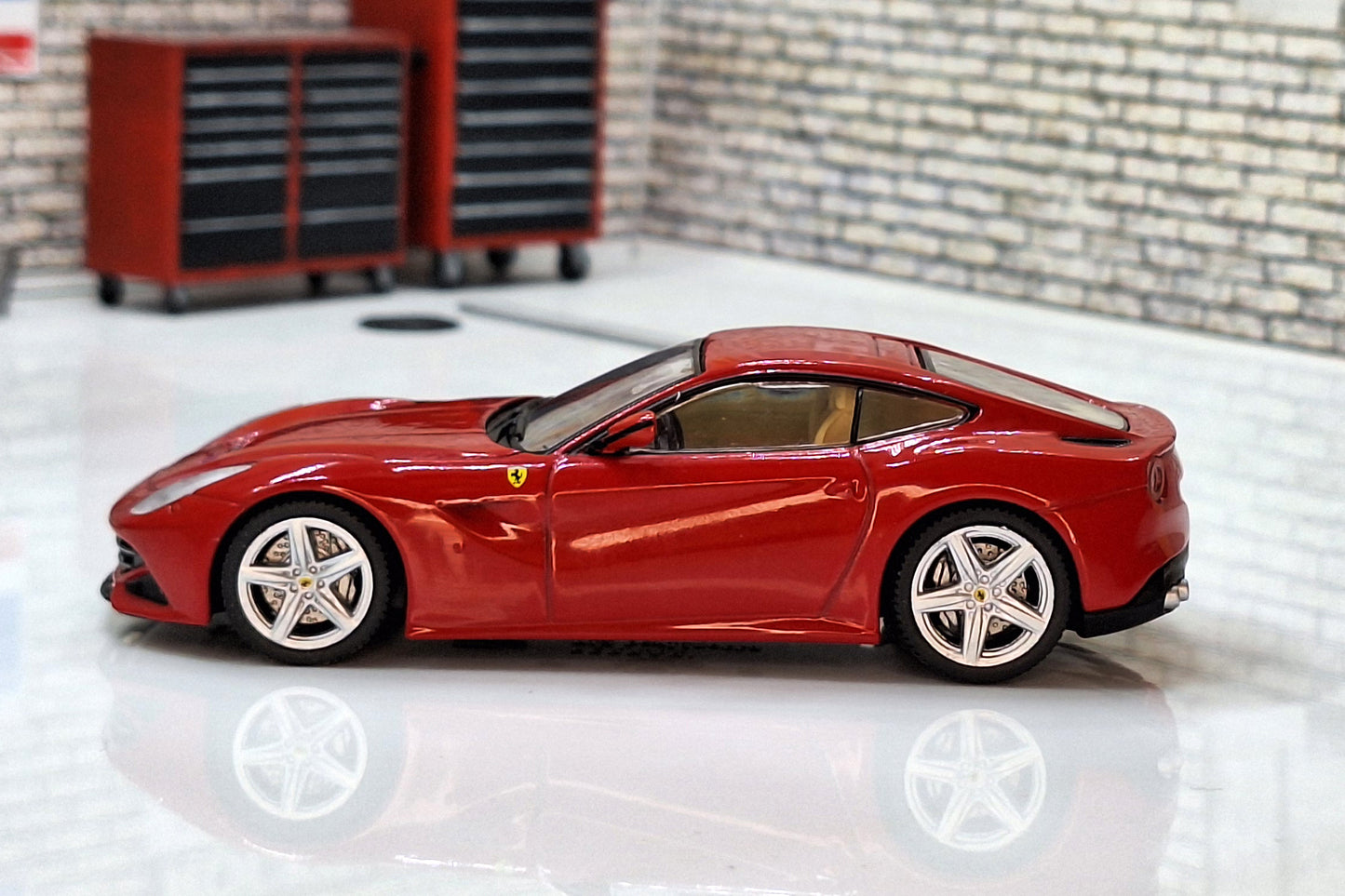 Ferrari F12 Berlinetta 2012 - Red 1:43 Scale Model Cased