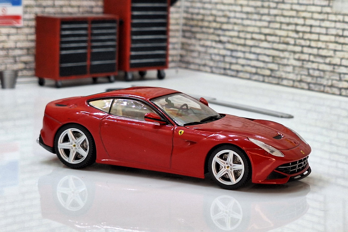 Ferrari F12 Berlinetta 2012 - Red 1:43 Scale Model Cased