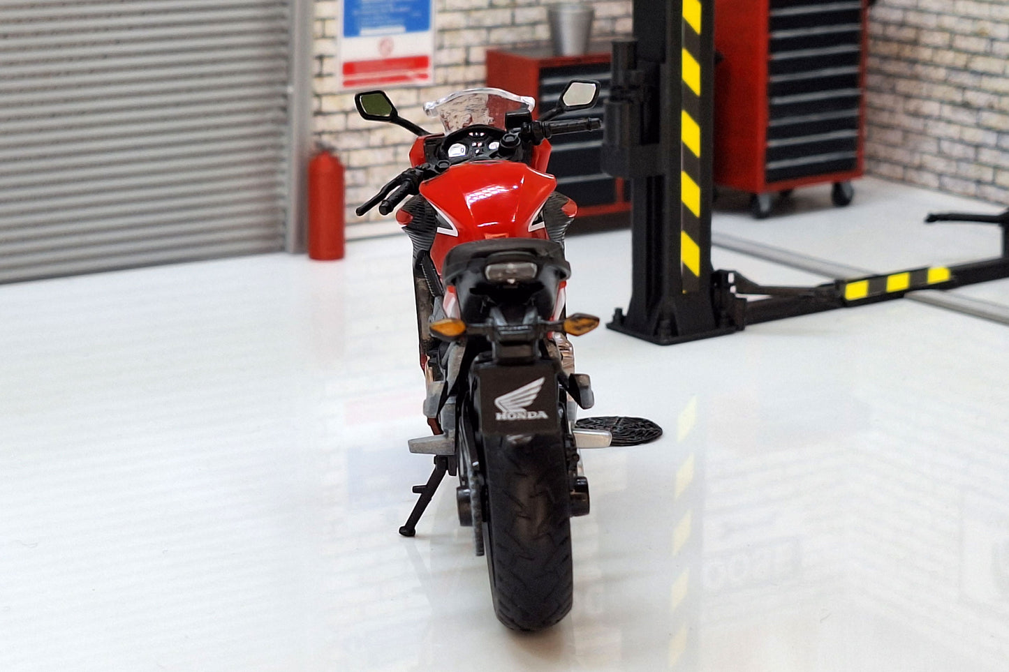 Honda CBR650F 2018 Red 1:18 Scale Motorcycle