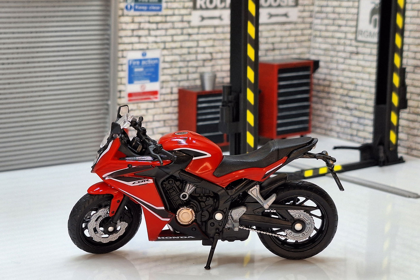 Honda CBR650F 2018 Red 1:18 Scale Motorcycle