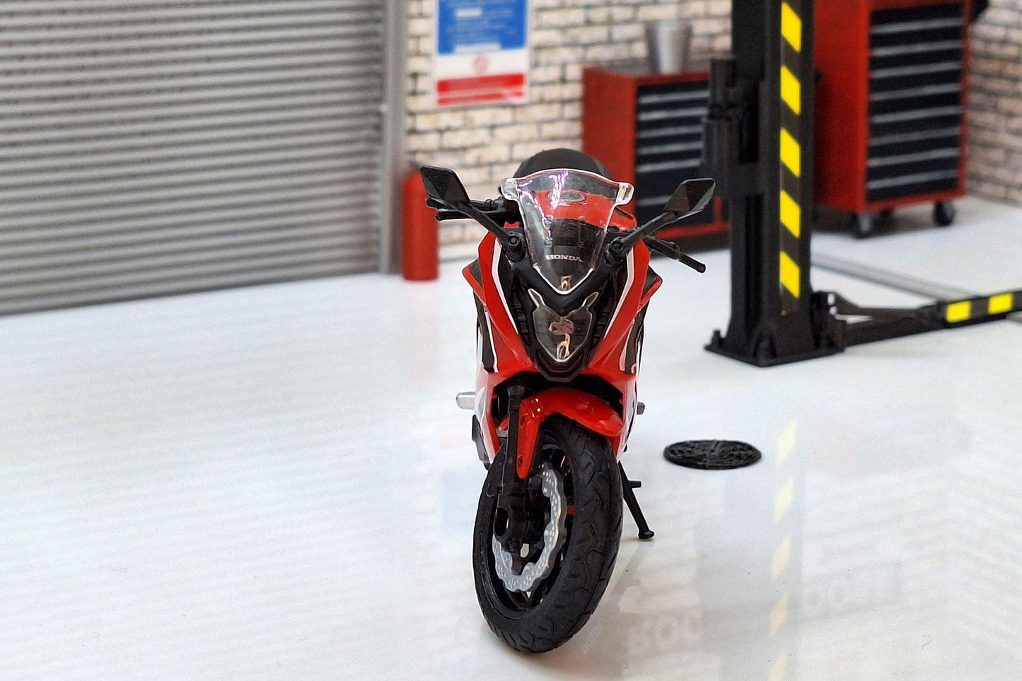 Honda CBR650F 2018 Red 1:18 Scale Motorcycle