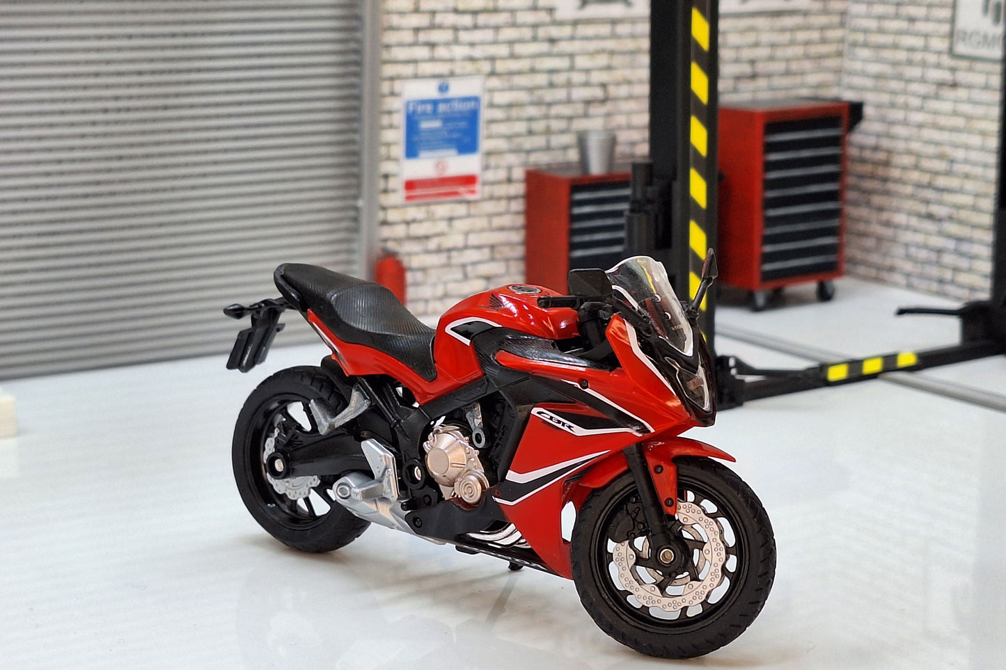 Honda CBR650F 2018 Red 1:18 Scale Motorcycle