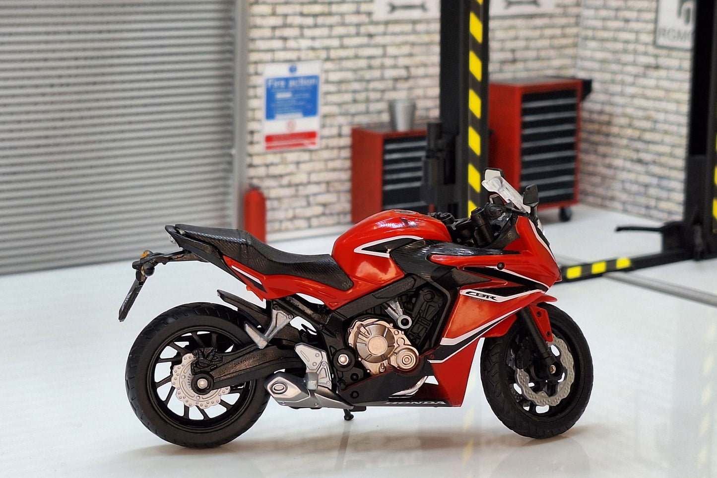 Honda CBR650F 2018 Red 1:18 Scale Motorcycle