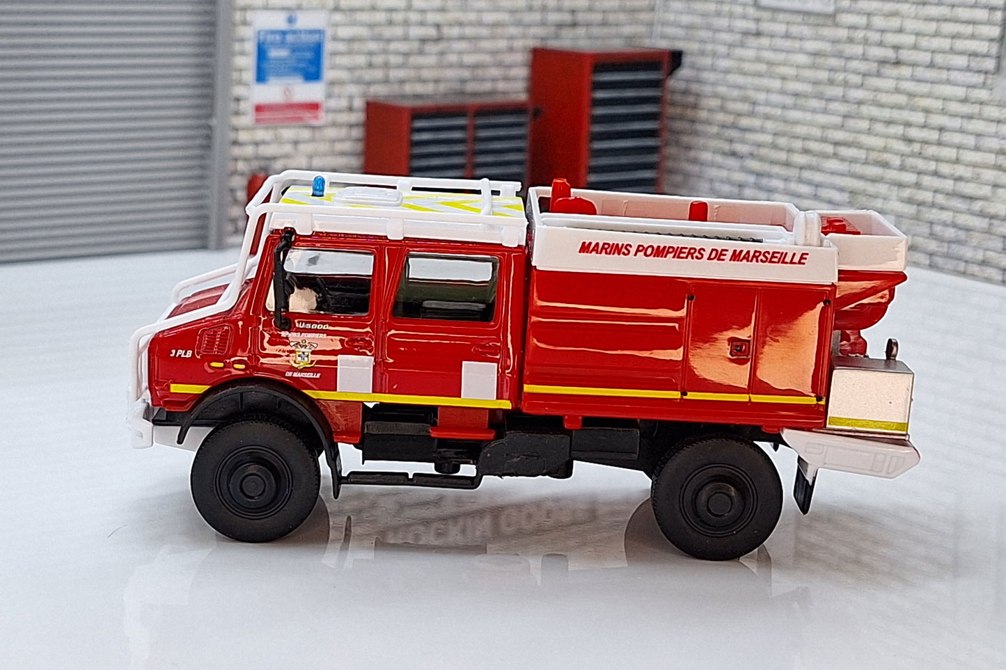 Mercedes UNIMOG U5000 FIRE Engine 1:50 Scale Model