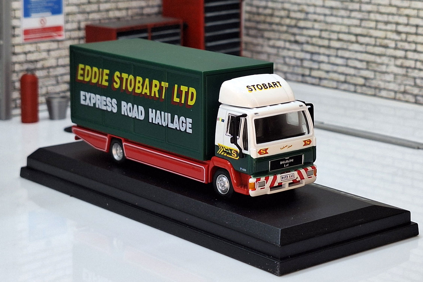 MAN L2000 Box Van -Valarie Ann - Eddie Stobart Truck 1:76 Scale Model
