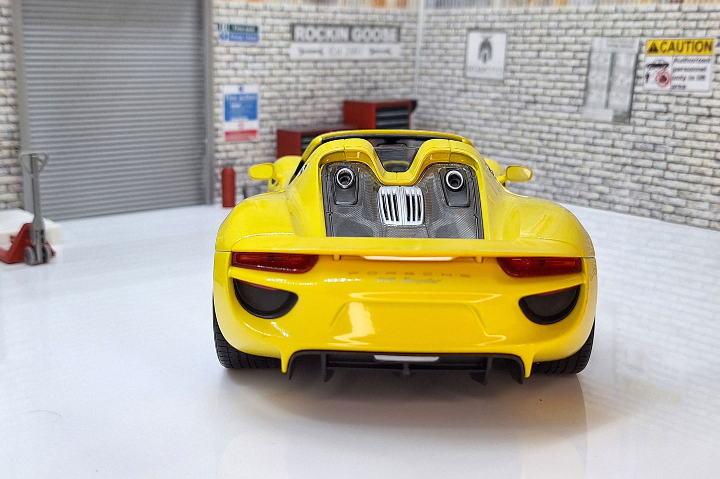 Porsche 918 Spyder Yellow - Convertible 1:18 Scale Deluxe Model by Welly