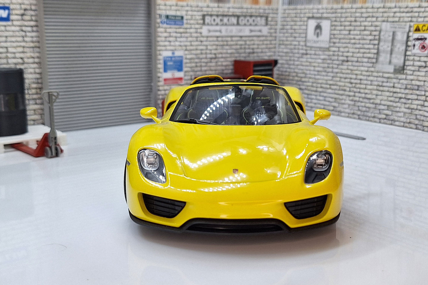 Porsche 918 Spyder Yellow - Convertible 1:18 Scale Deluxe Model by Welly