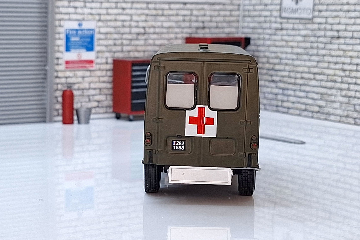 Renault Saviem Sg 2 E 4 X 4 French Army Ambulance 1:43 Scale Model