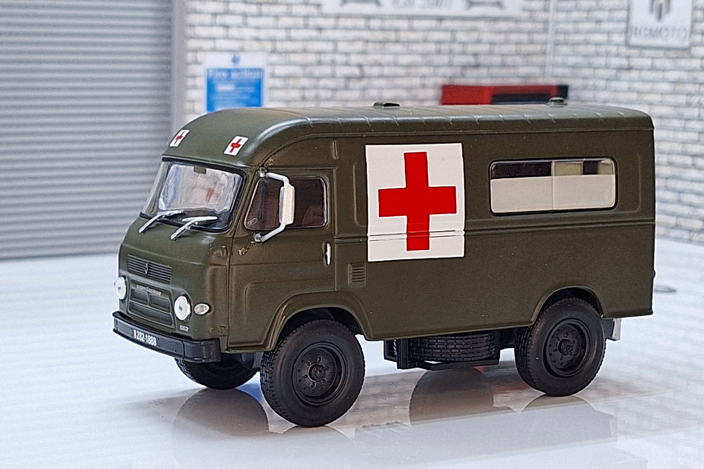 Renault Saviem Sg 2 E 4 X 4 French Army Ambulance 1:43 Scale Model