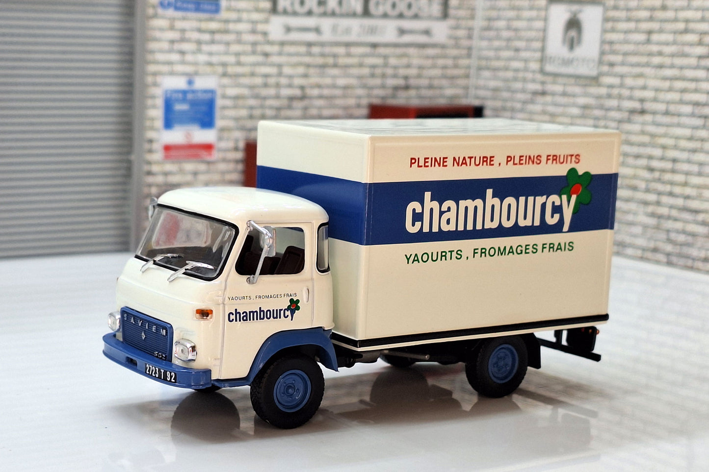 Renault Saviem Sg 2 Mb 38 Refrigerated Chambourcy Truck 1:43 Scale Model