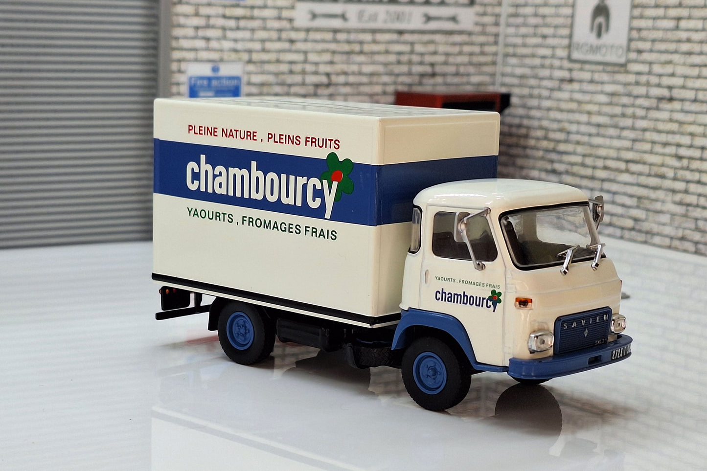 Renault Saviem Sg 2 Mb 38 Refrigerated Chambourcy Truck 1:43 Scale Model
