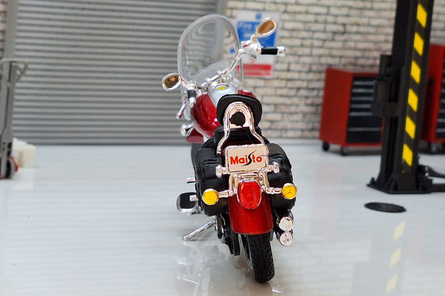Yamaha 2001 Road Star Silverado - Red 1:18 Scale