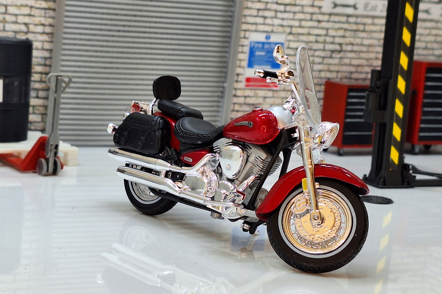 Yamaha 2001 Road Star Silverado - Red 1:18 Scale