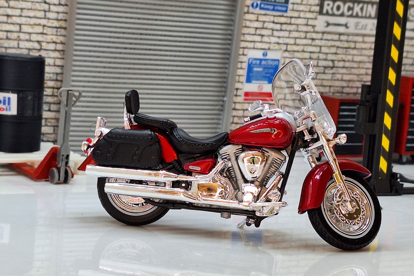 Yamaha 2001 Road Star Silverado - Red 1:18 Scale