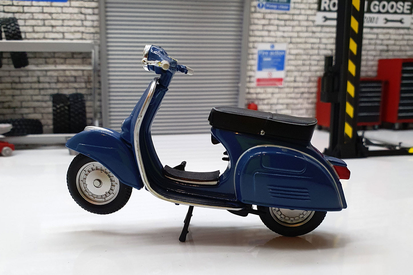 Vespa 150 SPRINT VELOCE - 1969 1:18 Scale Scooter