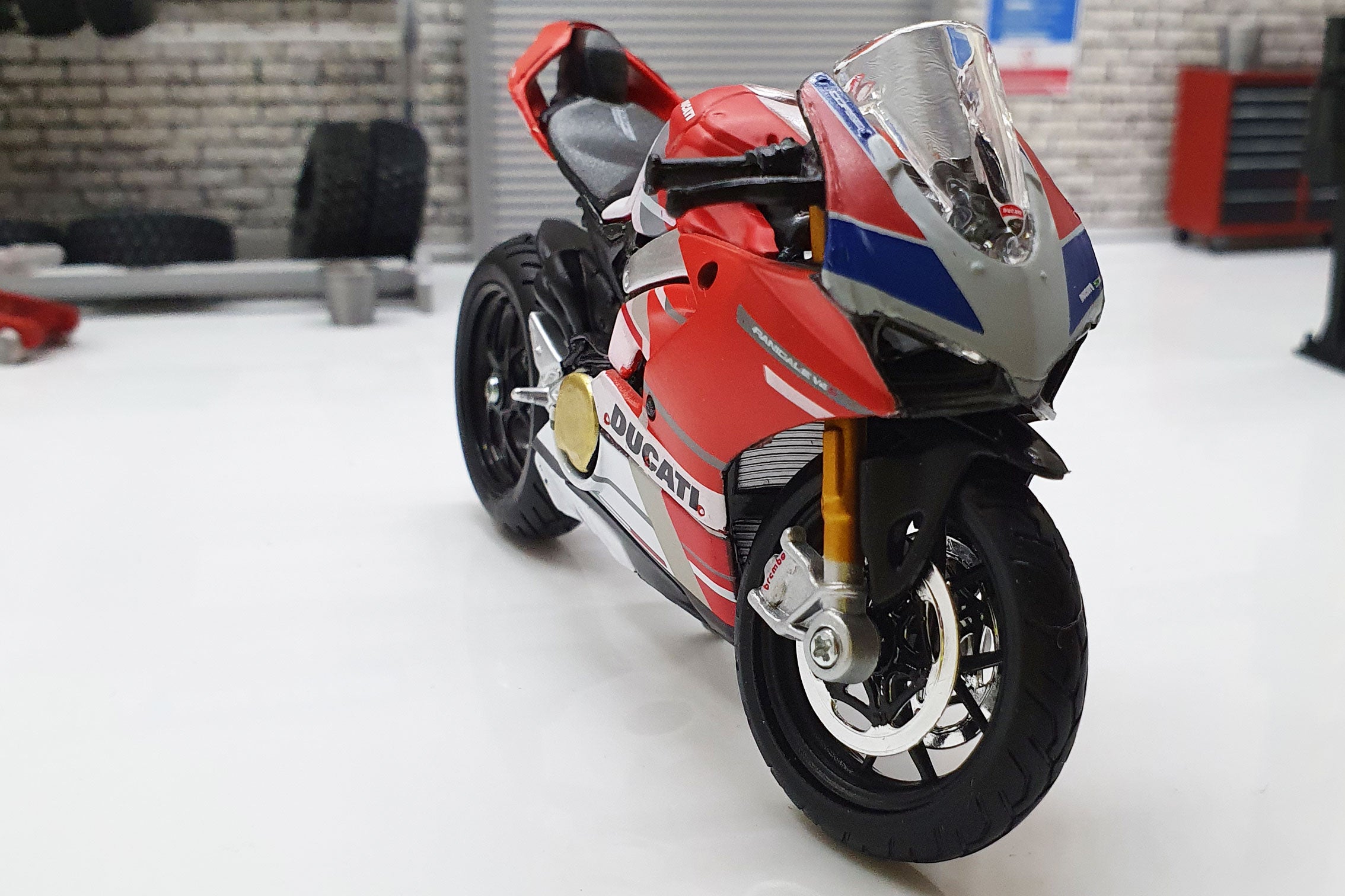 ducati 1 4 scale model