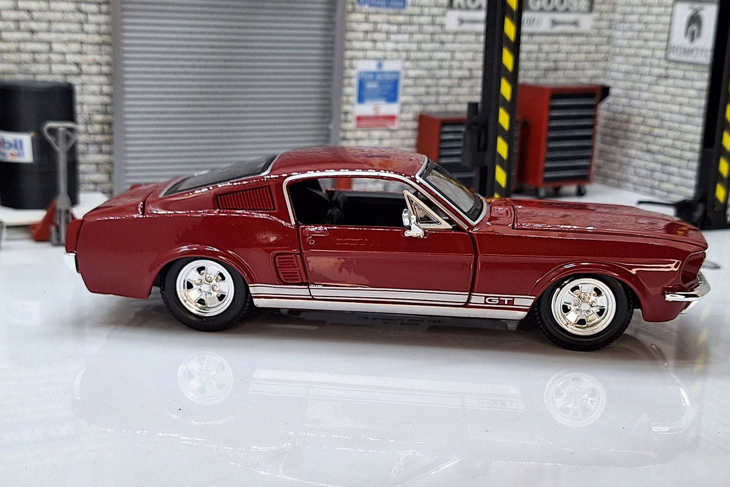 1967 FORD MUSTANG GT Red 1:24 Scale Car