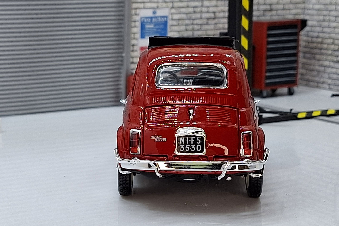 1968 Fiat 500L - Red 1:24 Scale Car