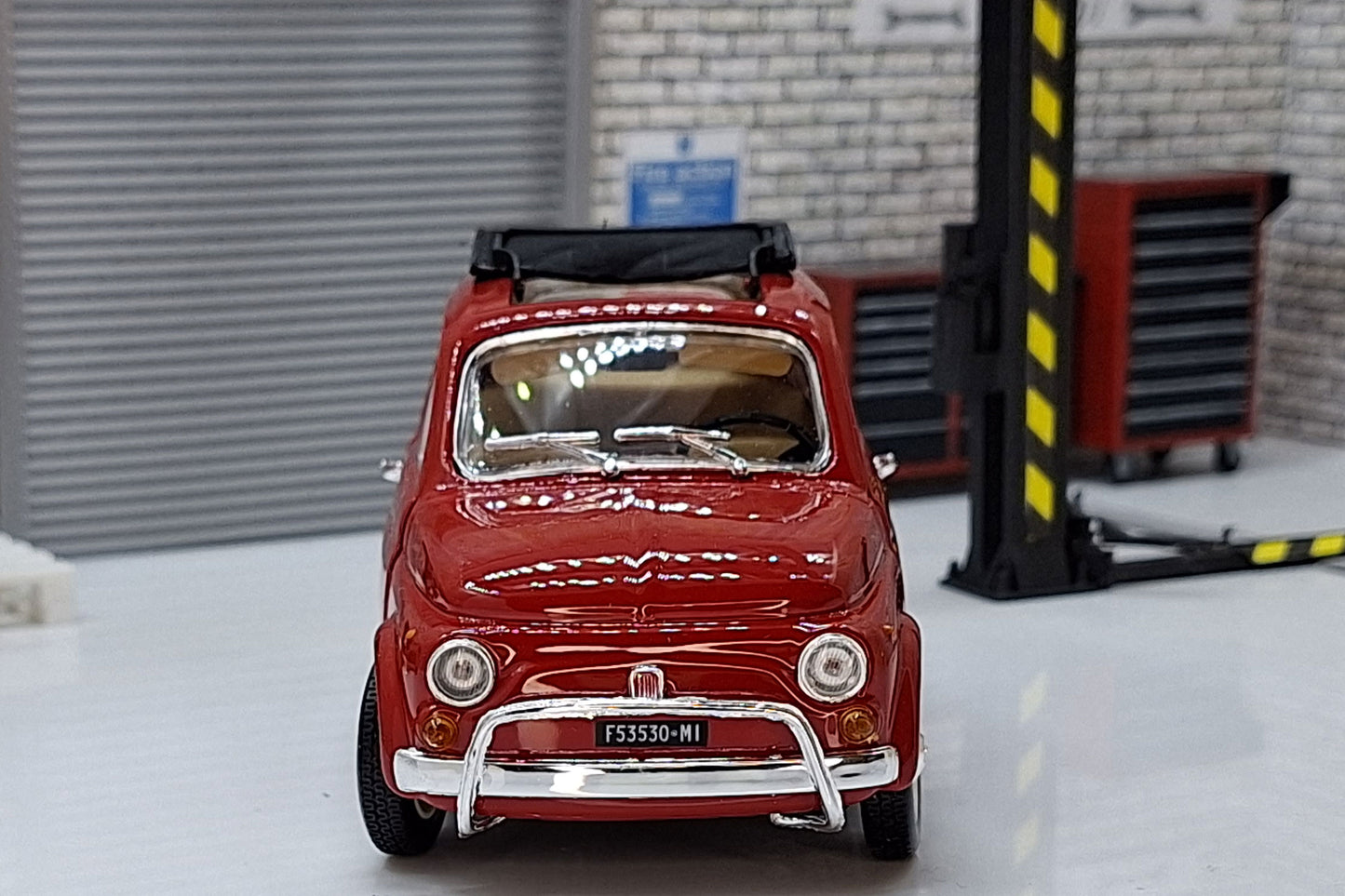 1968 Fiat 500L - Red 1:24 Scale Car