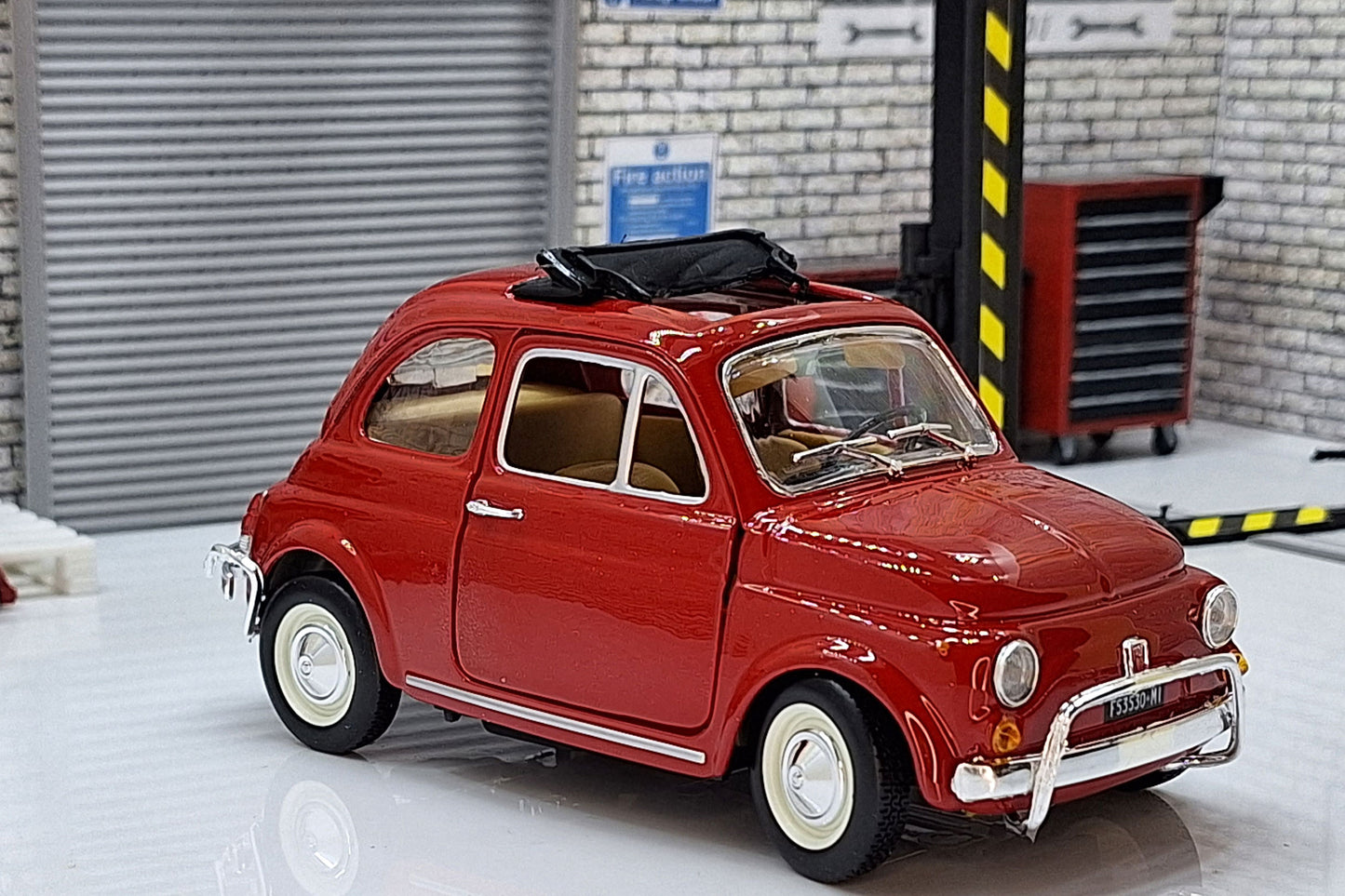 1968 Fiat 500L - Red 1:24 Scale Car