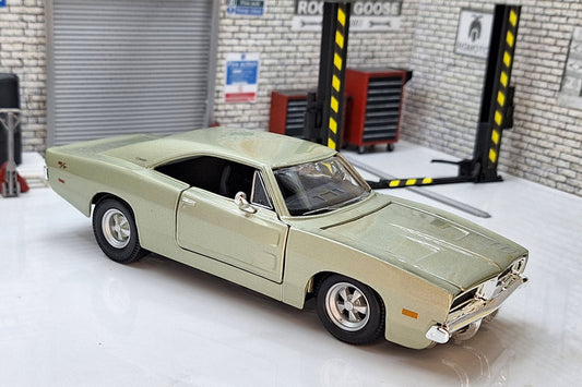 Dodge Charger R/T 1969 Silver  1:24 Scale