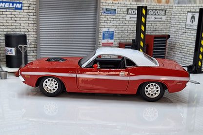 1970 Dodge Challenger R/T Coupe Red  1:24 Scale