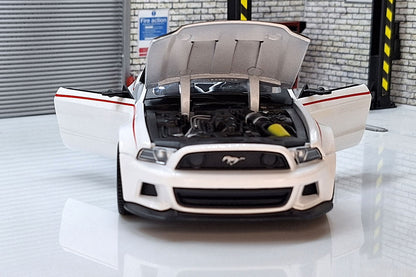 2014 Ford Mustang Gt White 1:24 Scale Car