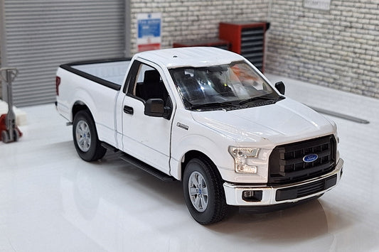 Ford 2015 F-150 Pickup Regular Cab White 1:24 Scale Car Model