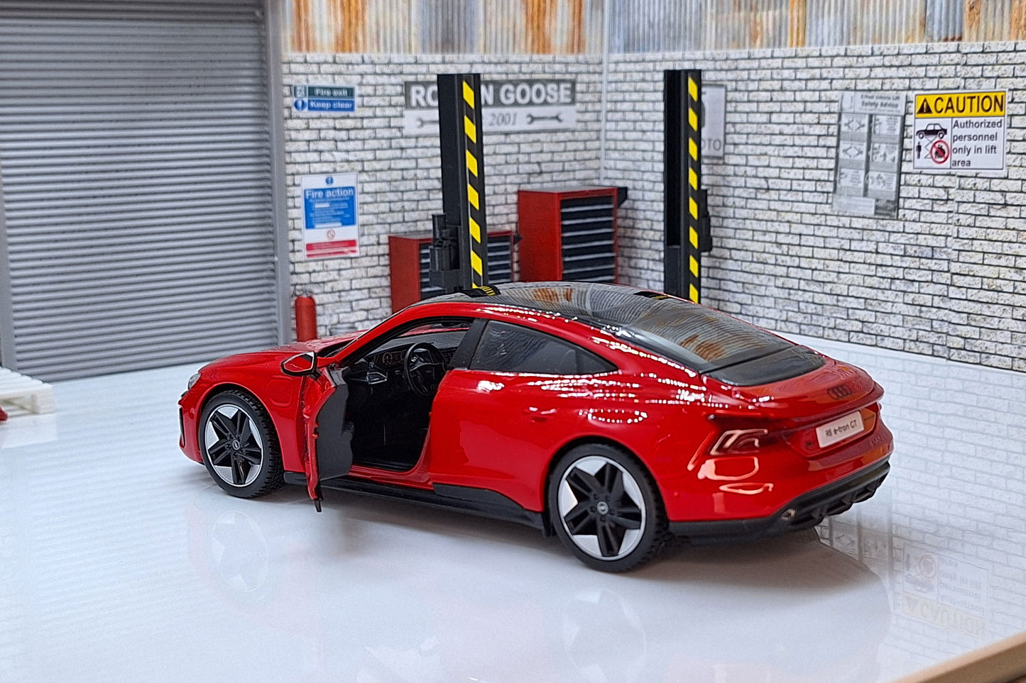 2022 AUDI E-TRON GT 1:24 Scale Model