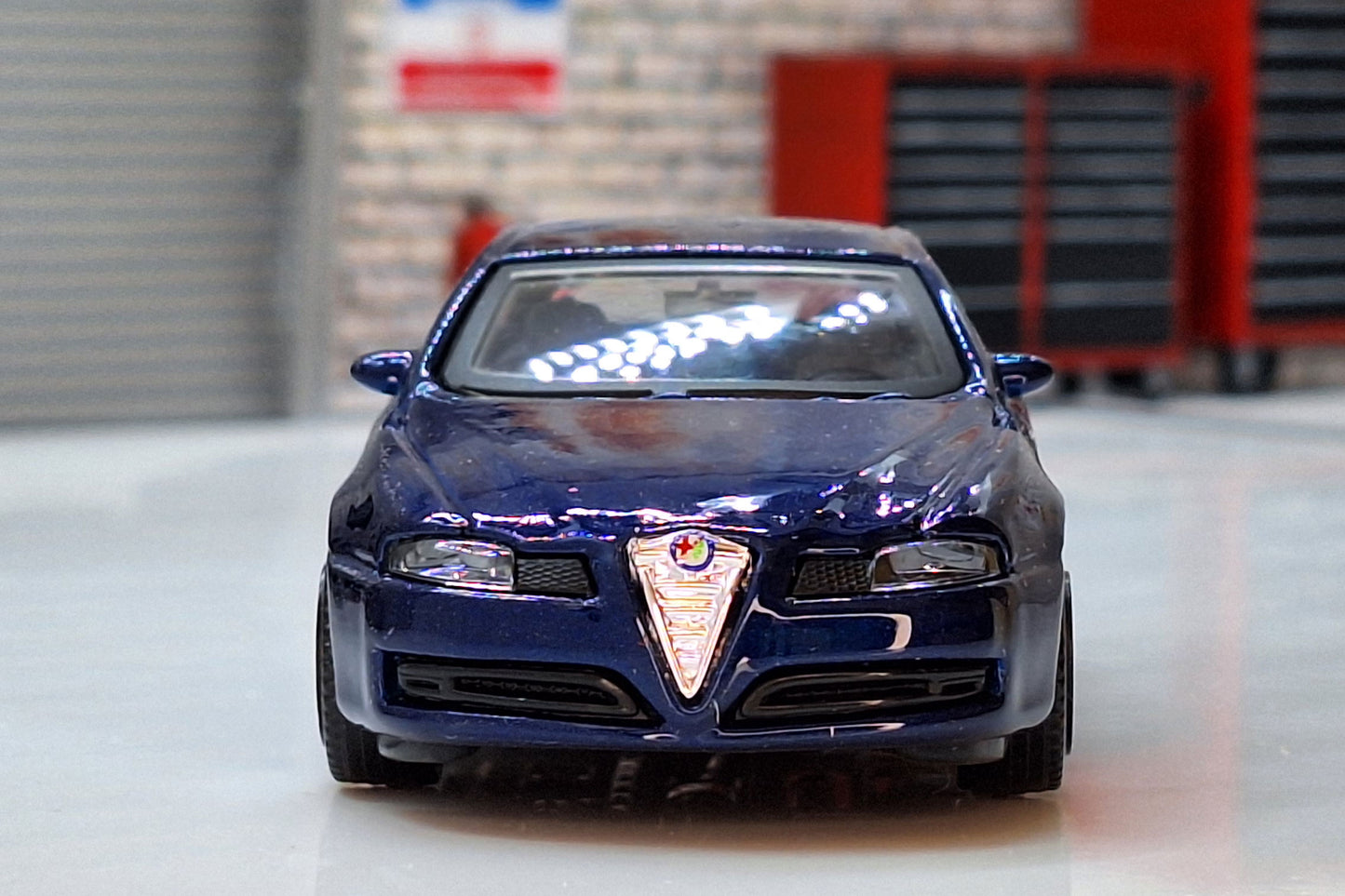 Alfa Romeo GT 2003 Dk. Blue 1:43 Scale Bburago