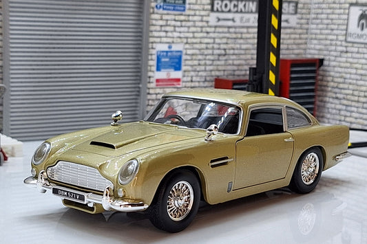 Aston Martin DB5 Gold 1:24Scale