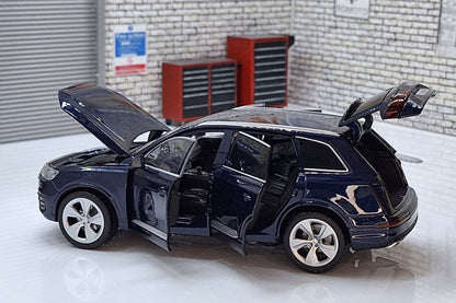 Audi Q7 Blue 1:32 scale model Sound & Lights