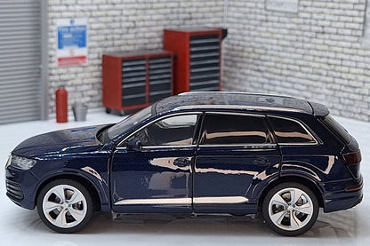 Audi Q7 Blue 1:32 scale model Sound & Lights