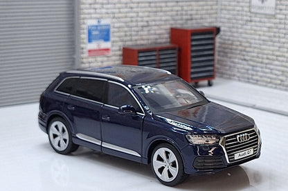 Audi Q7 Blue 1:32 scale model Sound & Lights