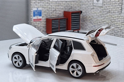 Audi Q7 White 1:32 scale model Sound & Lights