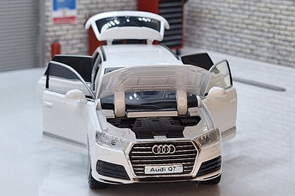 Audi Q7 White 1:32 scale model Sound & Lights