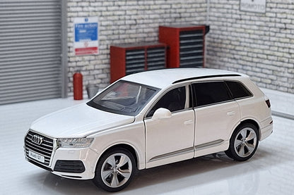 Audi Q7 White 1:32 scale model Sound & Lights