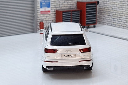 Audi Q7 White 1:32 scale model Sound & Lights