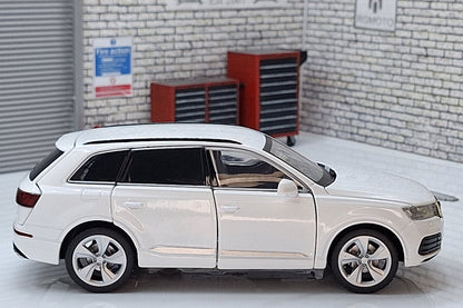 Audi Q7 White 1:32 scale model Sound & Lights