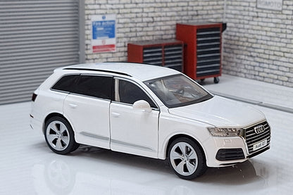 Audi Q7 White 1:32 scale model Sound & Lights