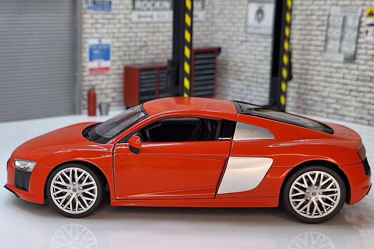 Audi R8 V10 - Red 1:24 Scale Car Model