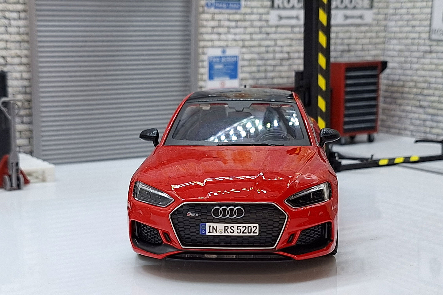 Audi Rs 5 Coupe  Red 1:24 Scale Car Model